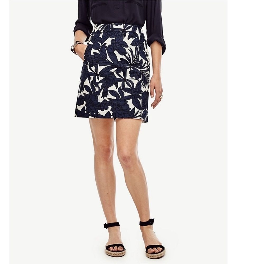 Ann Taylor Floral Blue and White Mini Skirt‎ Size 14